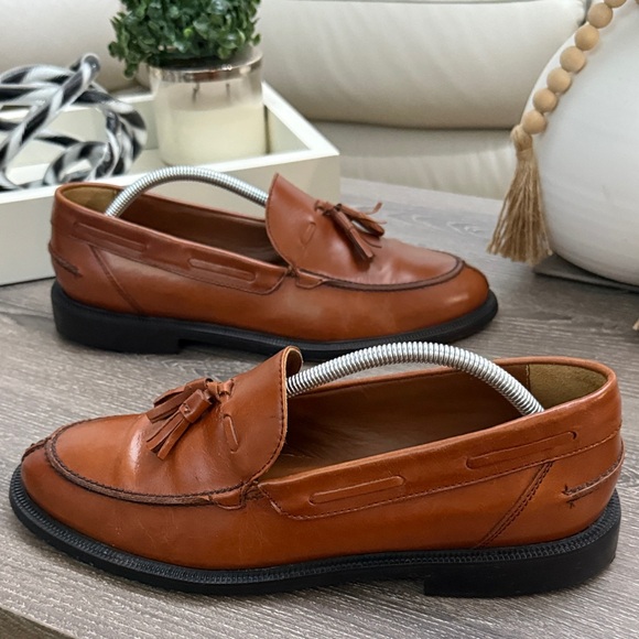 Elegant Tan Leather Tassel Loafers - Picture 1 of 9